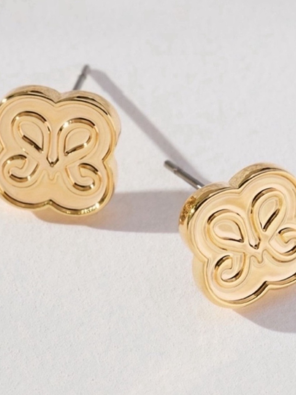 New! Anthropologie Maeve Logo 14K Gold Plated Clover Earrings NWT (4005)
